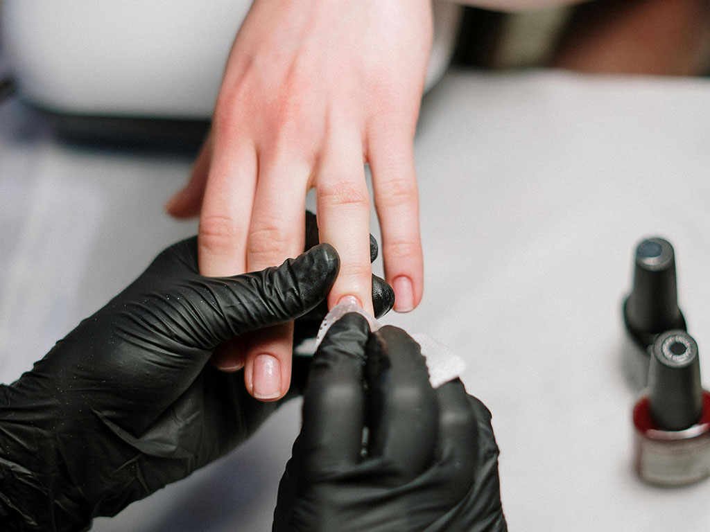 Marketing para Manicuristas: Cómo atraer clientes premium en 2026