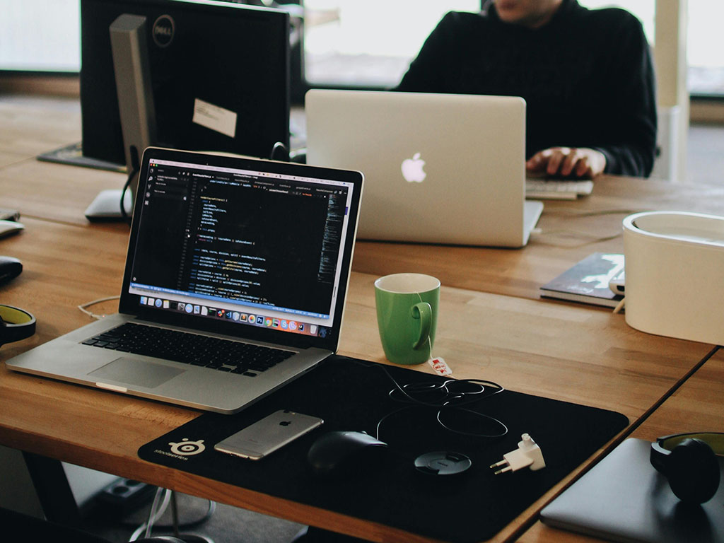 Hacer webs fácil con Inteligencia Artificial: Las 3 herramientas que debes conocer